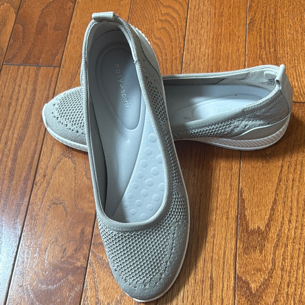 Easy Spirit Gray Flats with Elastic Goring NWOB